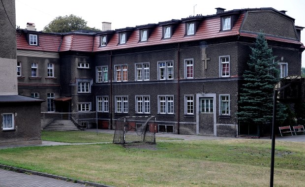 Był gwałcony i bity w ośrodku ss. boromeuszek. Pół miliona zł zadośćuczynienia dla wychowanka