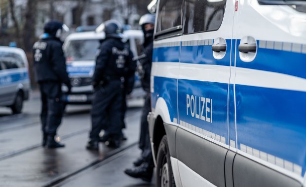 Był poszukiwany listem gończym. Wpadł, bo nie skorzystał… z toalety 