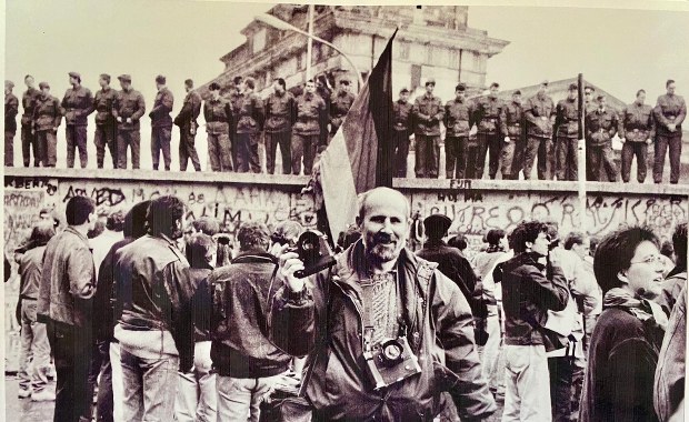 Był w Berlinie, gdy runął mur. Historię opowiedział w zdjęciach 