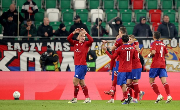 Była czerwona kartka, były bramki. Raków ma trzy punkty