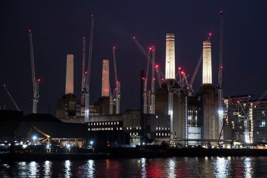 Była elektrownia znana jest m.in. z okładki jednej z płyt Pink Floyd /WILL OLIVER  /PAP/EPA