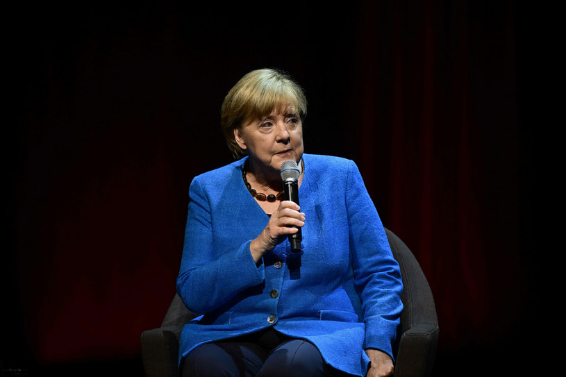 Była kanclerz Niemiec Angela Merkel potępiła we wtorek rosyjską inwazję na Ukrainę. "To brutalny, naruszający prawo międzynarodowe atak, dla którego nie ma żadnego usprawiedliwienia"  - powiedziała tygodnikowi "Der Spiegel" /JOHN MACDOUGALL/AFP/East News /East News