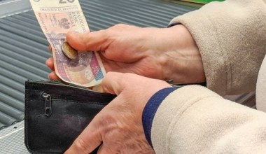 Była kasjerką w sklepie. Po 32 latach pracy tyle ZUS dał jej emerytury