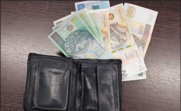 Była na basenie, zabrała cudzy portfel. Odpowie za to przed sądem