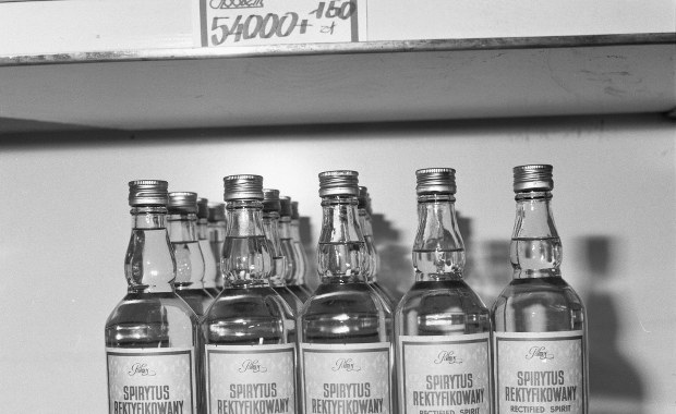 Była "najdroższa zima stulecia", zakłady pracy padały. W tym czasie startowało radio RMF FM