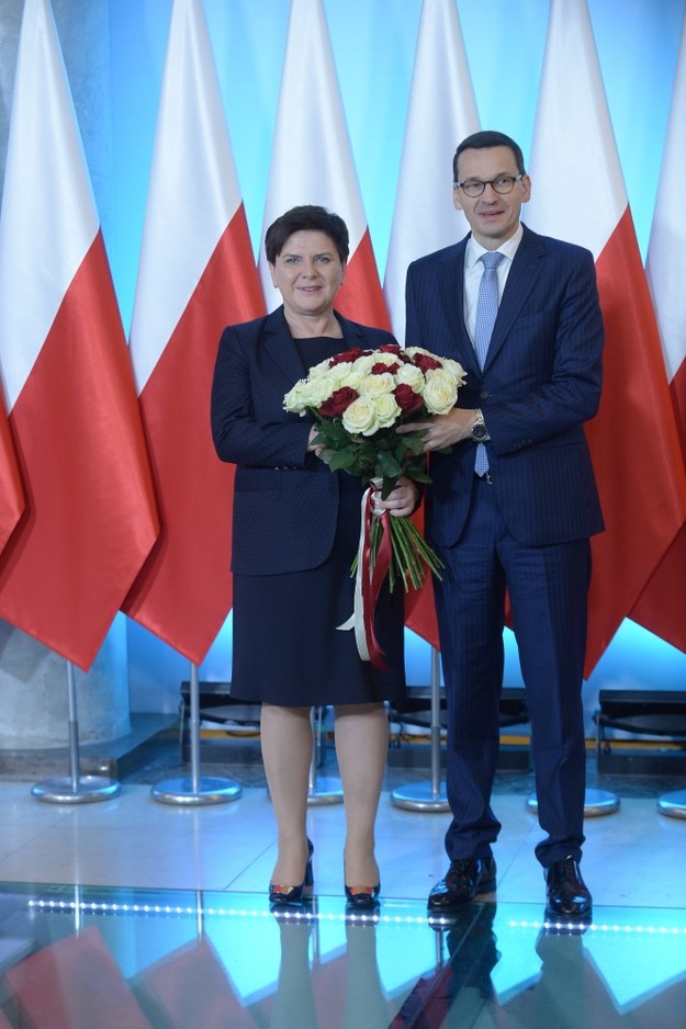 Była premier Beata Szydło powitała nowego szefa rządu Mateusza Morawieckiego /Marcin Obara /PAP