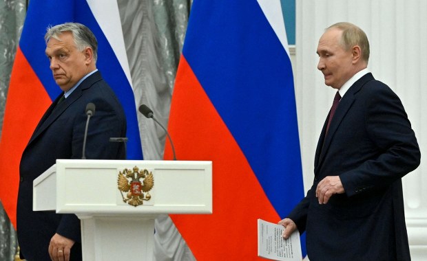 Była tłumaczka Putina z misją na Węgrzech. Ostra gra na Orbana