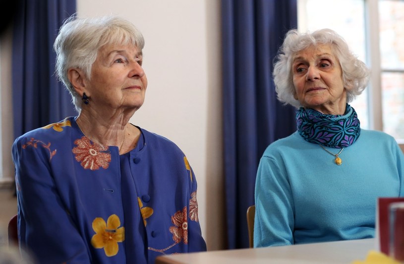 Byłe więźniarki z Auschwitz Hedy Bohm i Eva Pusztai-Fahidi na konferencji prasowej w przeddzień procesu /AFP