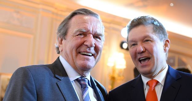 Byłego kanclerz Schroeder z szefem Gazpromu Millerem /PAP