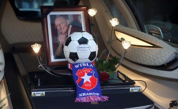 "Byłeś the best. Żyłeś i zmarłeś jak George Best". Kraków pożegnał Andrzeja Iwana