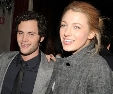 Byli parą w serialu i w życiu. Dziś gwiazdor Netflixa ratuje jej wizerunek?