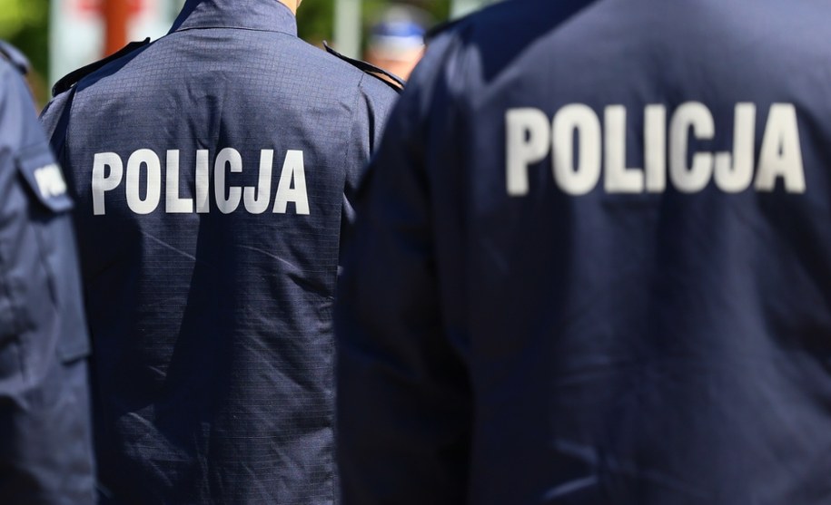 Byli policjanci staną przed sądem. 13 osób, 114 zarzutów