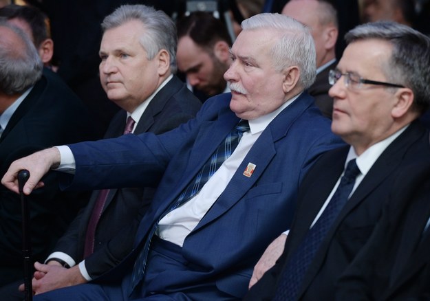 Byli prezydenci Polski: Bronisław Komorowski, Lech Wałęsa  i Aleksander Kwaśniewski /Jacek Turczyk /PAP