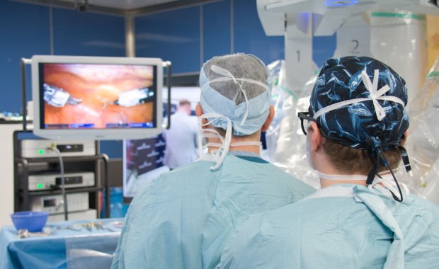 Byli w Belgii, operowali w Warszawie. Polscy lekarze rewolucjonizują medycynę