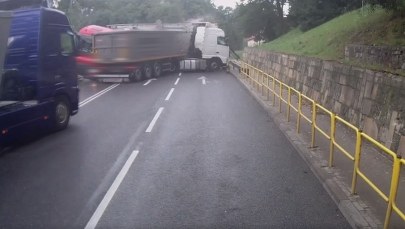 Było o krok od tragedii! Policja udostępnia nagranie wypadku