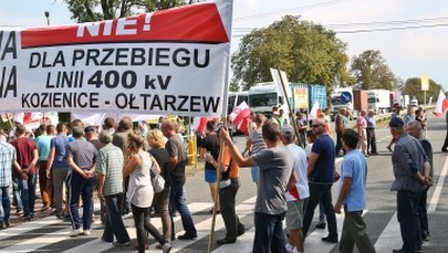 Były blokady dróg, będzie manifestacja. Mieszkańcy sprzeciwiają się budowie linii wysokiego napięcia