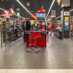 Były częścią polskiego krajobrazu handlowego. Słynna sieć ma problemy