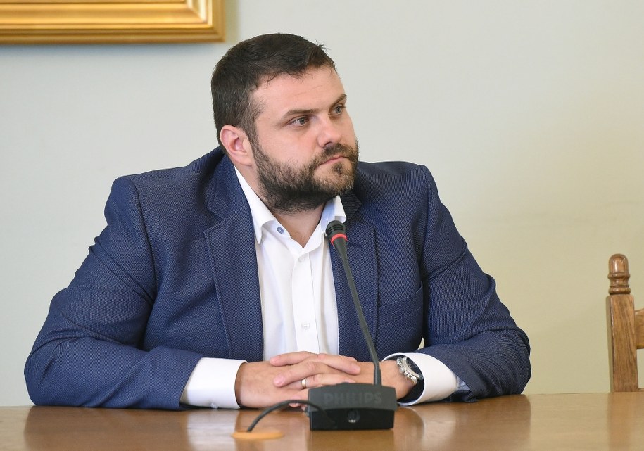 Były dyrektor biura bezpieczeństwa Amber Gold Krzysztof Kuśmierczyk przed sejmową komisją śledczą /Radek Pietruszka /PAP