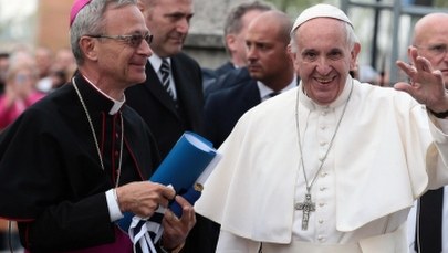 Były generał jezuitów: Papież Franciszek bierze pod uwagę możliwość dymisji