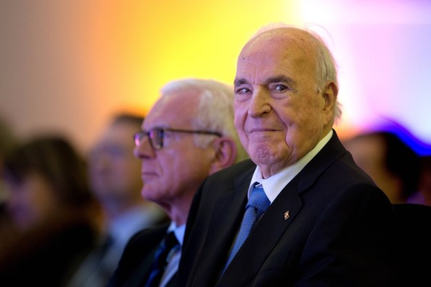 Były kanlcerz Niemiec Helmut Kohl na zdjęciu z grudnia 2014 /ARNO BURGI/dpa /PAP