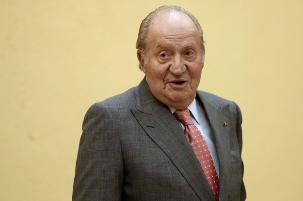 Były król Hiszpanii Juan Carlos Burbon ogłosił w poniedziałek, że zamierza opuścić kraj /SERGIO BARRENECHEA /PAP/EPA