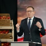 Zabłotnia Były minister odwieszony w prawach członka partii