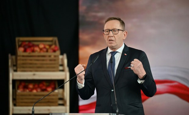 Były minister odwieszony w prawach członka partii