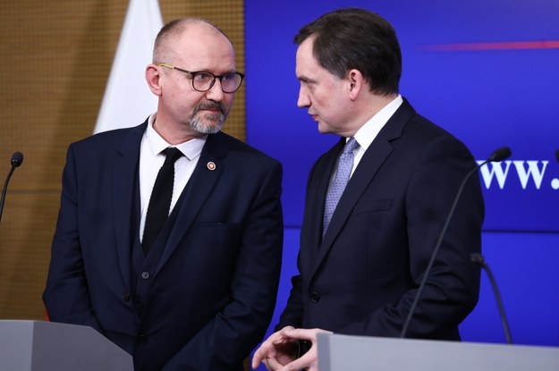 Były minister sprawiedliwości, prokurator generalny Zbigniew Ziobro i prokurator krajowy Dariusz Barski /Tomasz Gzell /PAP