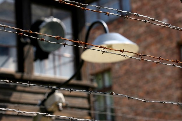 Włoch chciał wywieźć drut z Auschwitz. "Zabrał go na pamiątkę"