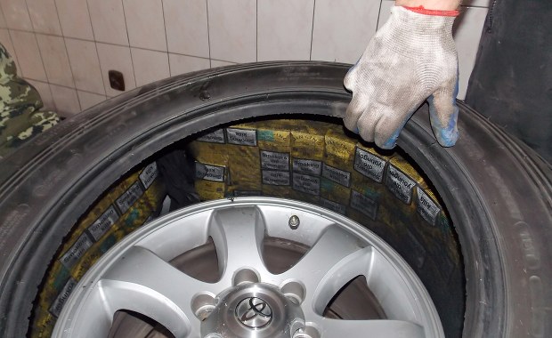 Były policjant szefem grupy przestępczej. 15 osób oskarżonych