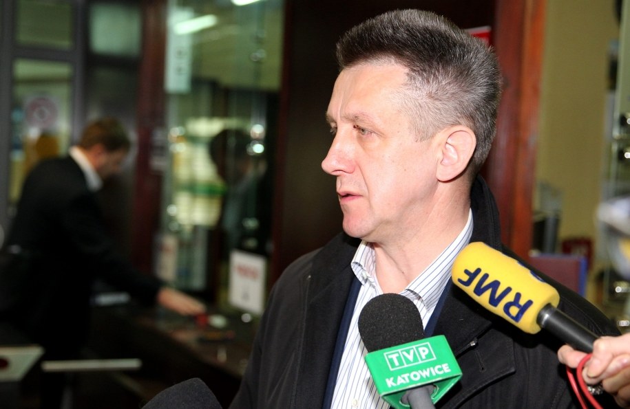 Były poseł i szef klubu PSL Jan Bury wychodzi z Prokuratury Apelacyjnej w Katowicach /Andrzej Grygiel /PAP