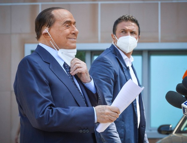 Były premier Berlusconi opuścił szpital po zakażeniu koronawirusem /Andrea Fasani /PAP/EPA