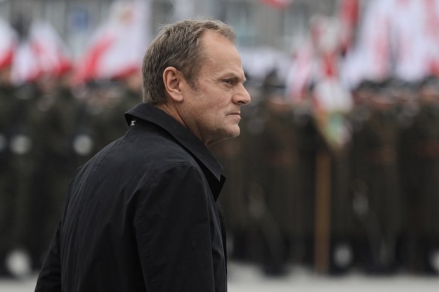Były premier Donald Tusk na placu Józefa Piłsudskiego przed Grobem Nieznanego Żołnierza /Paweł Supernak /PAP