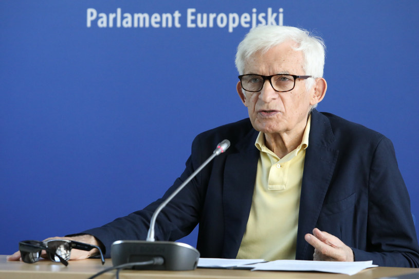 Były premier, europoseł Jerzy Buzek /Tomasz Jastrzębowski /Reporter