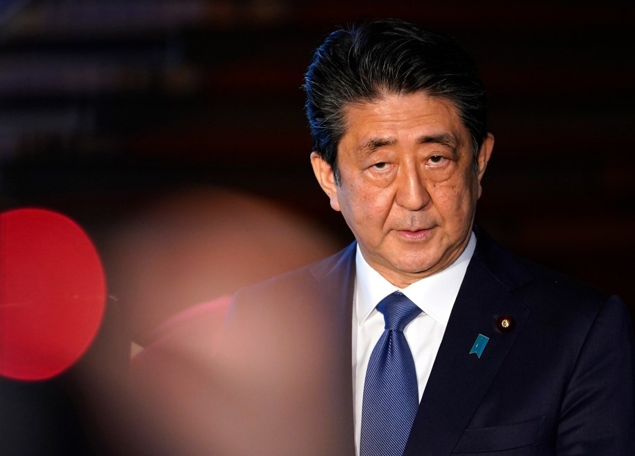Były premier Japonii Shinzo Abe. Zdjęcie z 2020 roku. /FRANCK ROBICHON /PAP/EPA