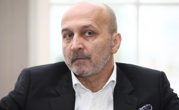 Były premier Kazimierz Marcinkiewicz skazany za alimenty. "Kapturowe wyroki"