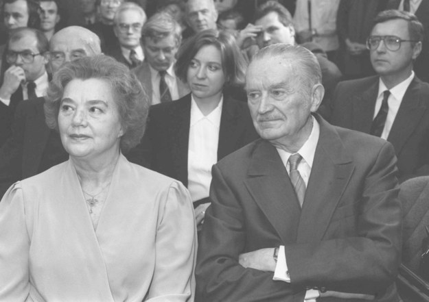 Były premier PRL Piotr Jaroszewicz z żoną Alicją Solską-Jaroszewicz  (Warszawa, 1992) / 	Zbigniew Matuszewski /PAP