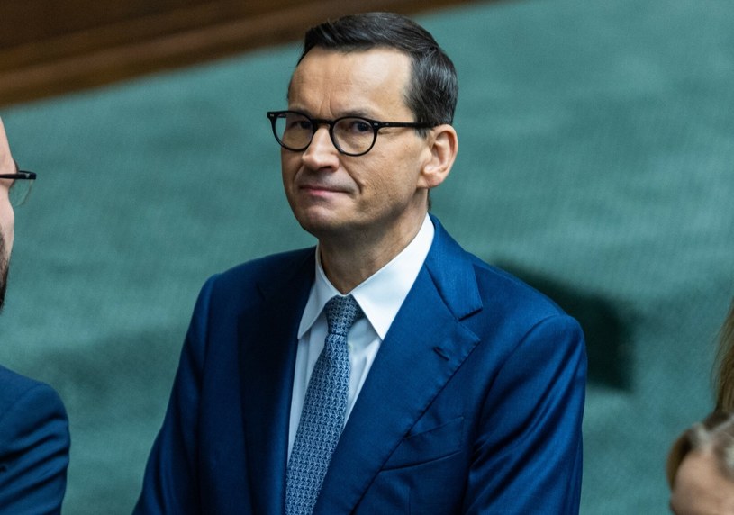 Były premier przyznawał dotacje na inwestycje kościelne bez konkursów / Andrzej Iwanczuk /Reporter