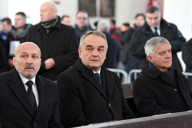 Były premier Waldemar Pawlak, były premier Kazimierz Marcinkiewicz i były premier Marek Belka w Bazylice Mariackiej w Gdańsku /Adam Warżawa /PAP