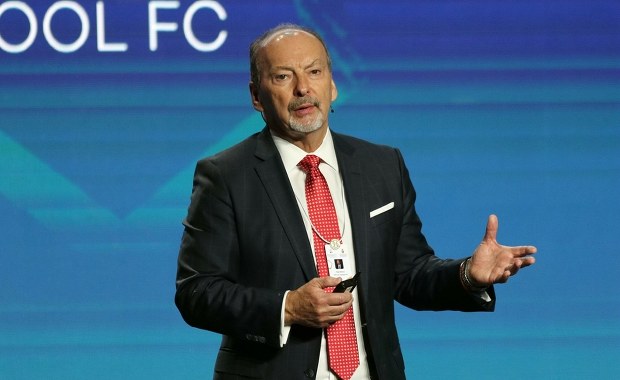 ​Były prezes Liverpoolu wchodzi do Wisły Kraków. "Takiego w polskiej piłce jeszcze nie było"