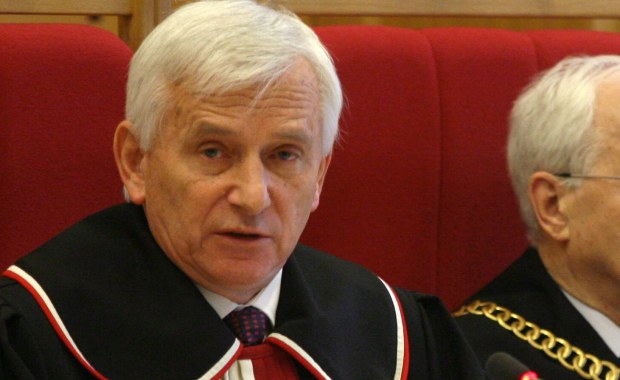 Były prezes TK o decyzji premiera: W normalnym kraju byłby to powód do dymisji