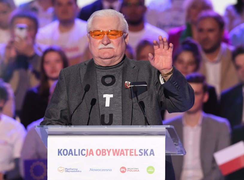 Były prezydent Lech Wałęsa podczas konwencji wyborczej KO / 	Radek Pietruszka   /PAP