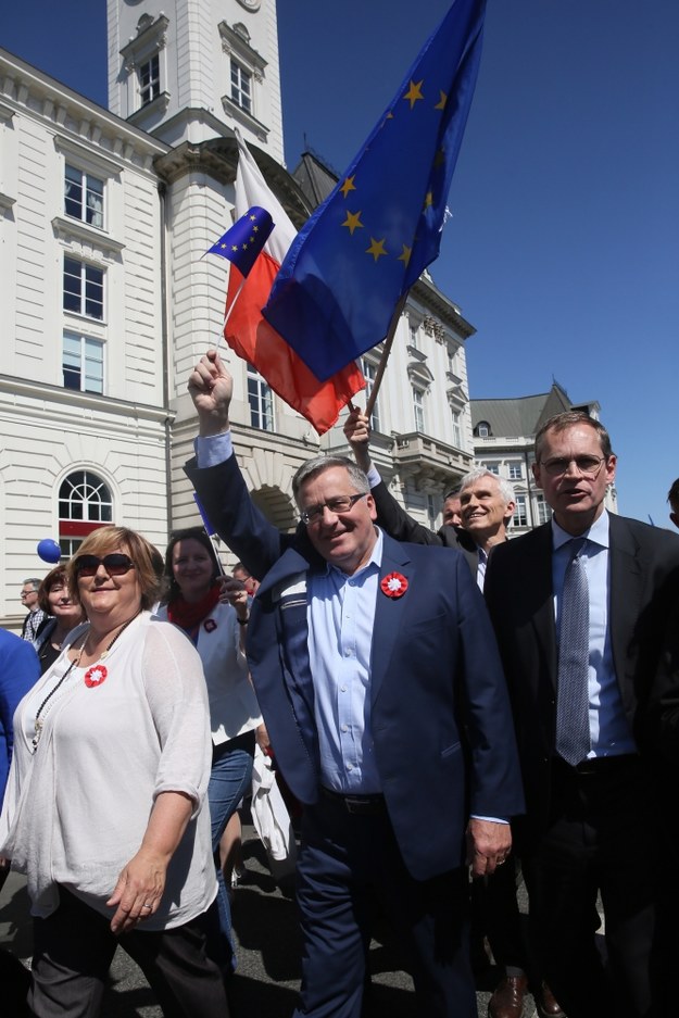 Były prezydent polski Bronisław Komorowski z żoną Anną i burmistrzem Berlina Michaelem Muellerem /Tomasz Gzell /PAP