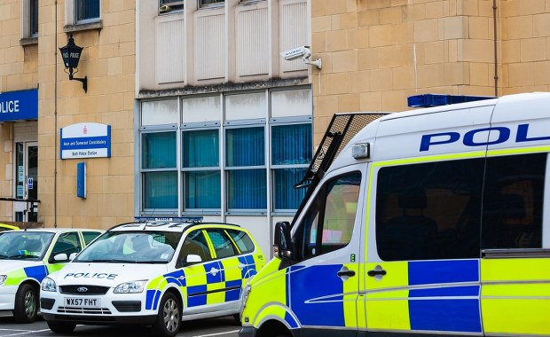 Były radny wielokrotnie odurzał i gwałcił żonę. Nie był sam