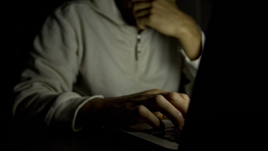 Były samorządowiec i harcmistrz z Pionek koło Radomia został oskarżony o molestowanie seksualne małoletnich /Shutterstock