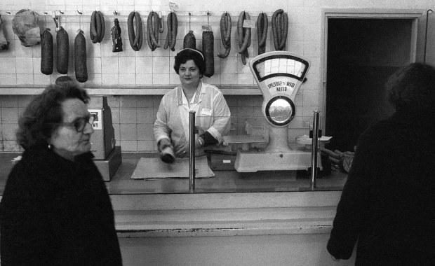 Były symbolem PRL-owskiego kryzysu. Ile dziś są warte kartki na mięso?