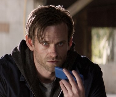 Były szef Any, Jack Hyde, który poprzysiągł zemstę, czeka na czas, w którym będzie mógł jej dokonać.
