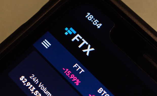 Były szef giełdy FTX Bankman-Fried z zarzutami oszustw i defraudacji