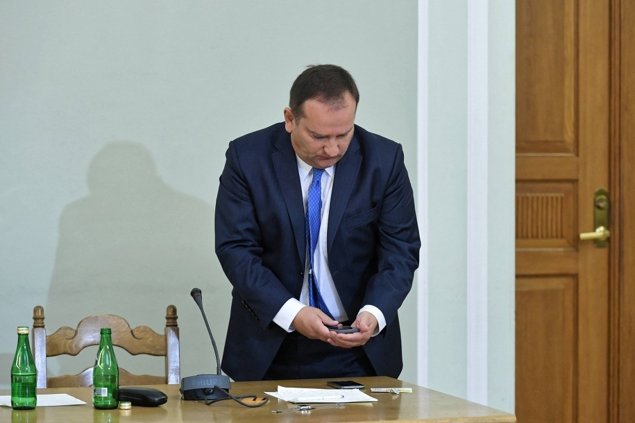Były szef Kancelarii Prezesa Rady Ministrów Tomasz Arabski po przesłuchaniu przez sejmową komisję śledczą ds. Amber Gold / 	Marcin Obara  /PAP