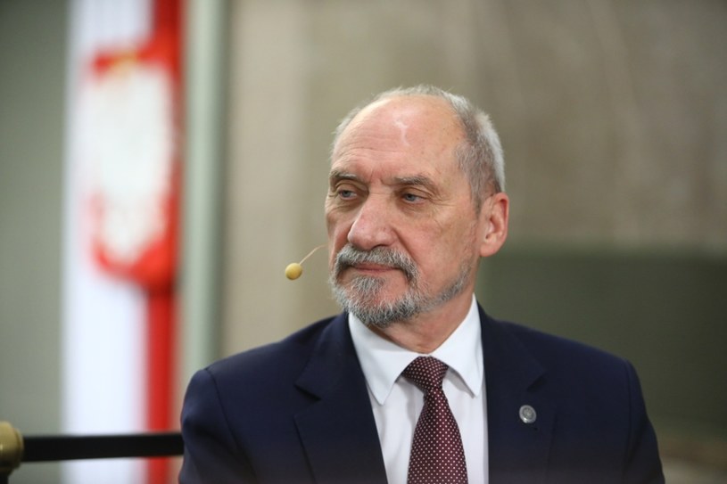 Były szef MON Antoni Macierewicz /STANISLAW KOWALCZUK /East News